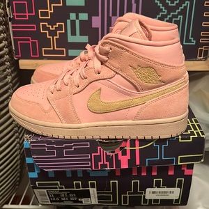 Air Jordan 1 Mid Coral Gold- Mens Size 7, Womens 8.5